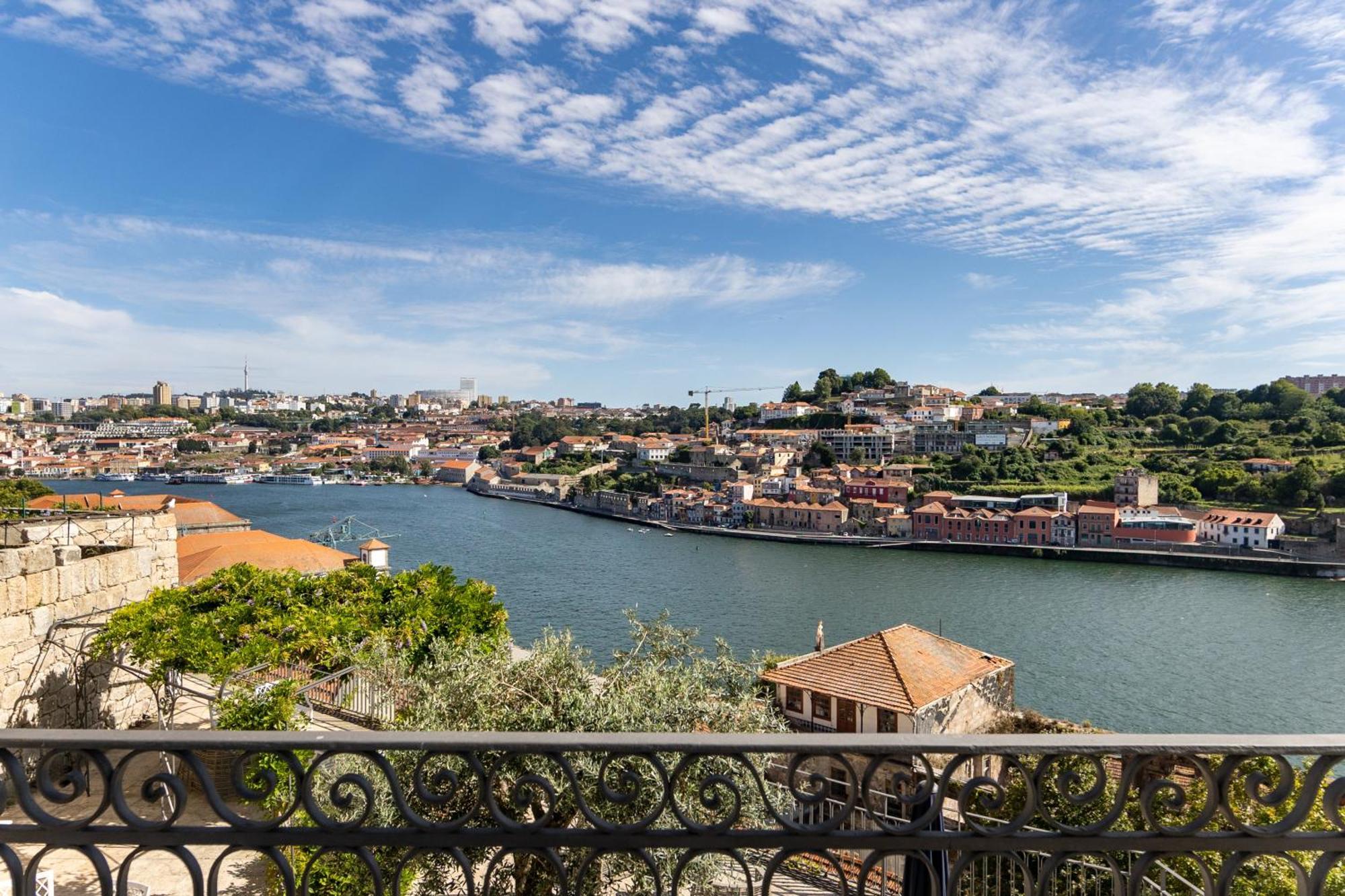 Hotel Maison Bleue By Foz 4*